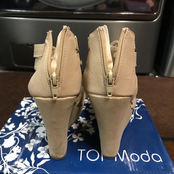 Heels - Picture 4 of 4